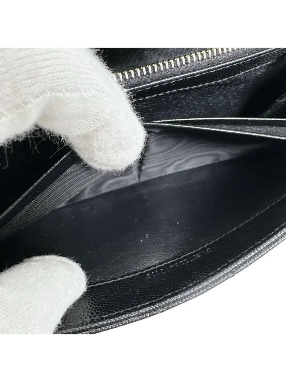 Saint Laurent Cassandra Wallet Button Type Black - Picture 11 of 15